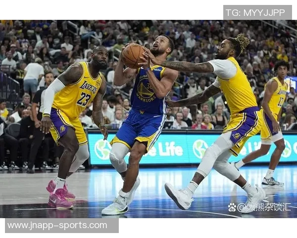 克里斯表现出色13投8中砍下23分8篮板2助攻1盖帽助球队获胜 克里斯表现出色13投8中砍下23分8篮板2助攻1盖帽助球队获胜