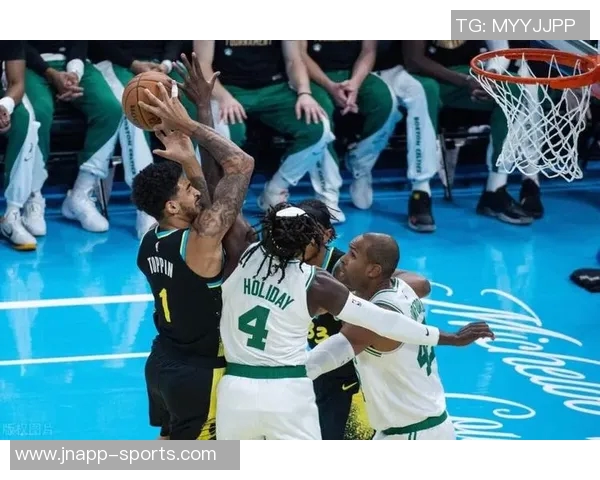 豪泽盛赞布朗连续八场得分超30他在场上如鱼得水随心所欲